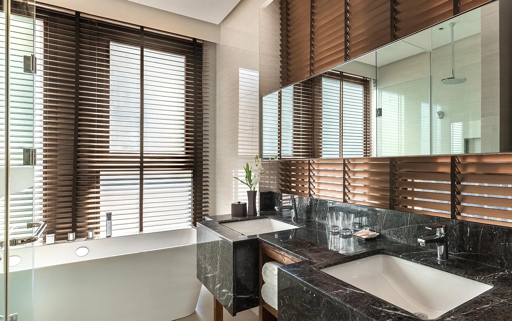 Dusitd2 Davao Hotel 4*,